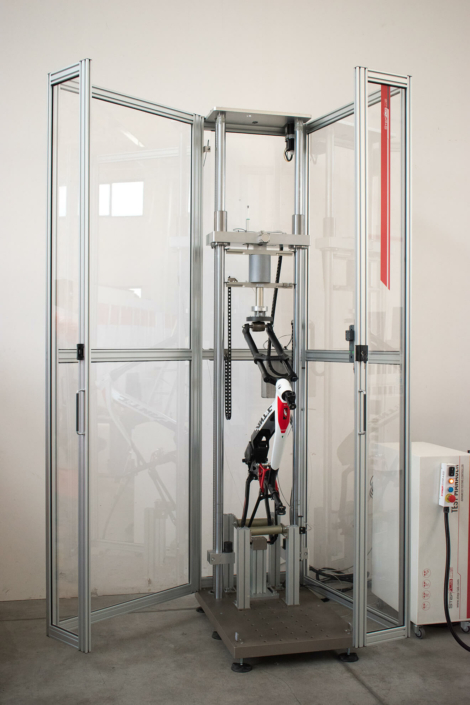 Drop tower for impact tests on frames and forks (ISO 4210-6)