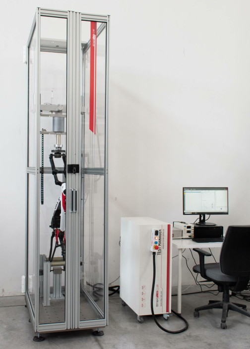 Drop tower for impact tests on frames and forks (ISO 4210-6)_2